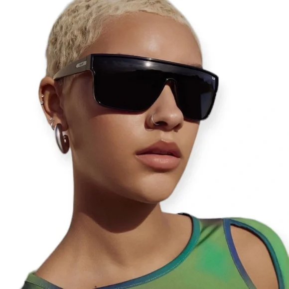 Quay Australia | Accessories | Quay Nightfall Curve  display picture 2